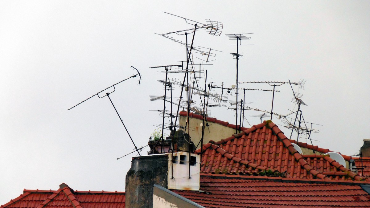 Directional vs omnidirectional booster antennas